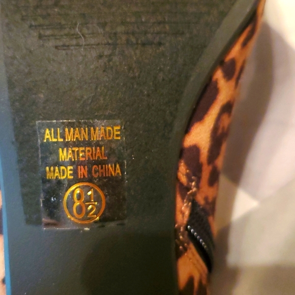 Heart In D Animal Print Ankle Booties - Picture 5 of 7